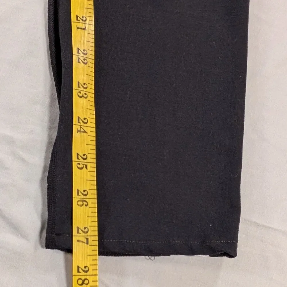Under Armour HeatGear with Mesh Panel Detail Athletic Leggings Size Large Flaw